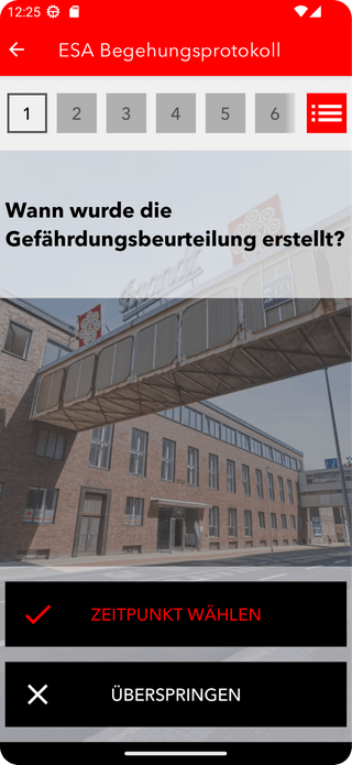 Hier ist ein Screendesign der Eiffage Sicherheits-App hinterlegt, das ein Formular Gefährdungsbeurteilung auf einer Baustelle darstellt, um Arbeitssicherheit zu gewährleisten.